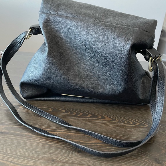 Steve Madden Faux Pebbled Leather Oversized Large Messanger Bag - Picture 10 of 12